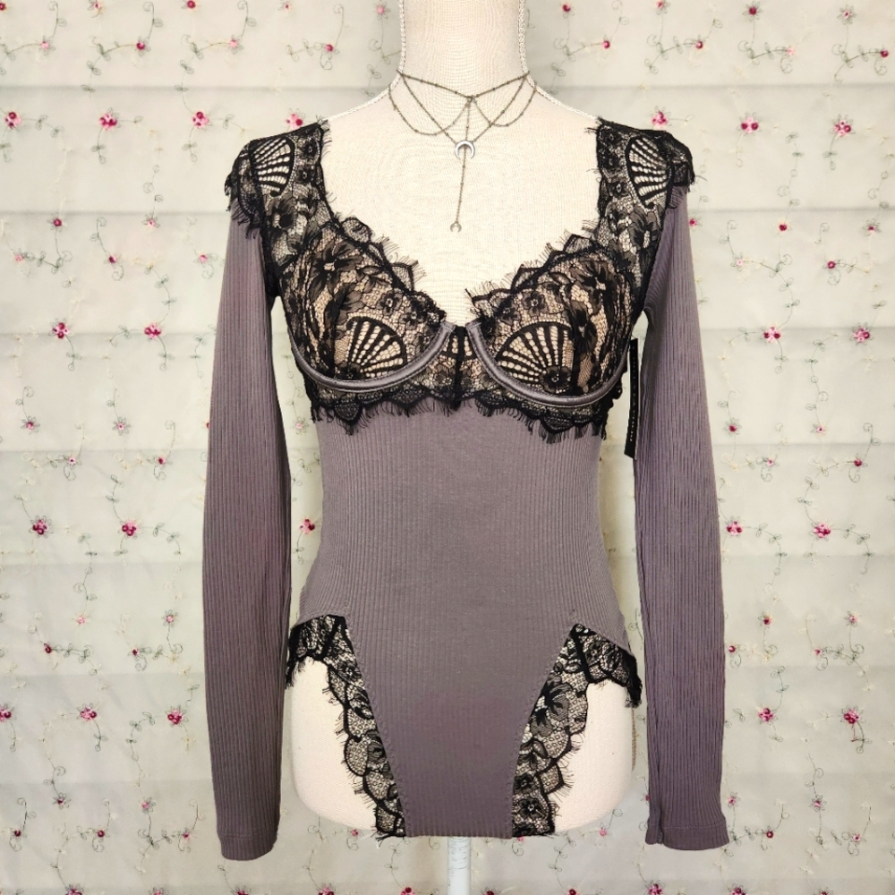 Oh La La Cheri Eyelash Lace Bodysuit - Picture 3 of 11